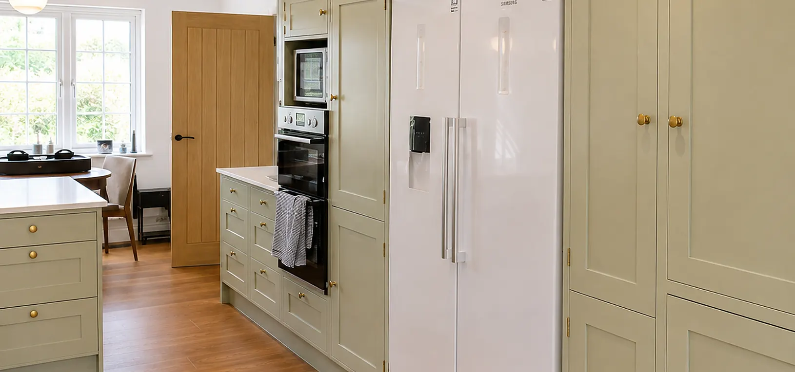 Wardrobes that go wall to wall and floor to ceiling